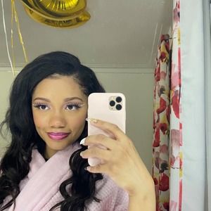 Meet your Posher, Joelle